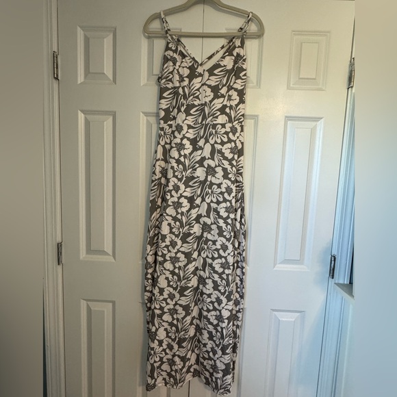 Women’s Flower Print Maxi - Picture 2 of 5